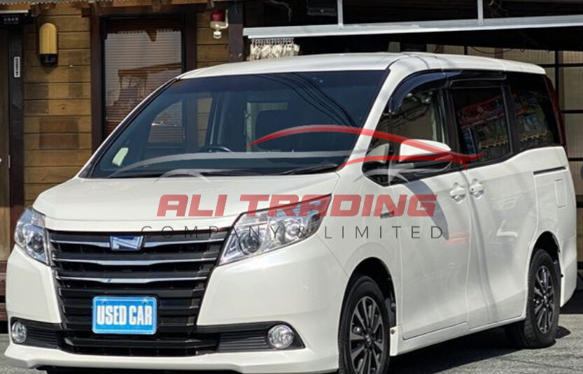Toyota Noah Hybrid G 2015
