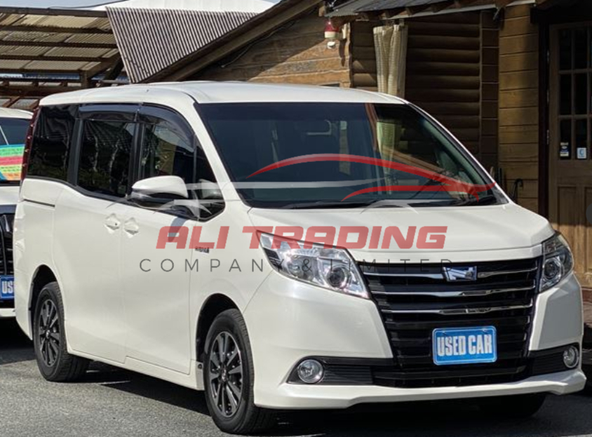 Toyota Noah Hybrid G 2015