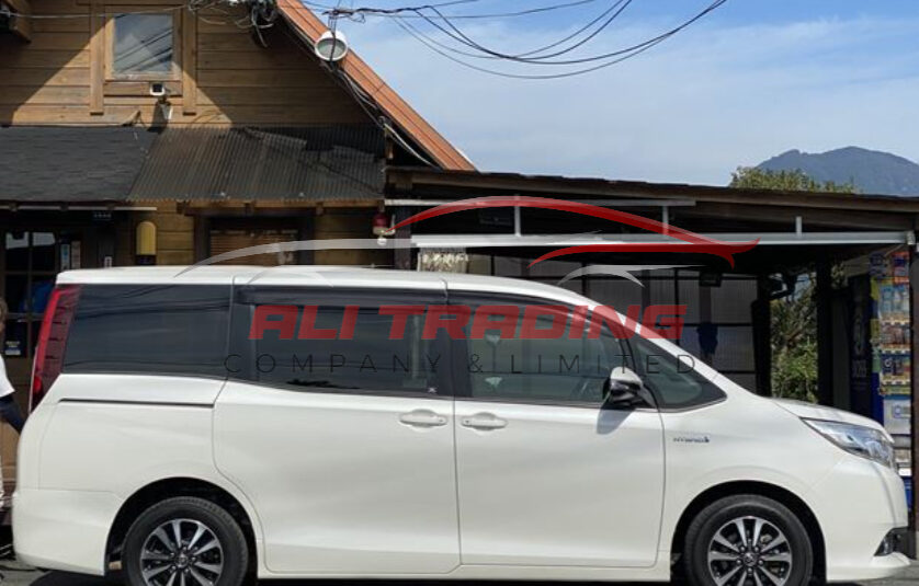 Toyota Noah Hybrid G 2015