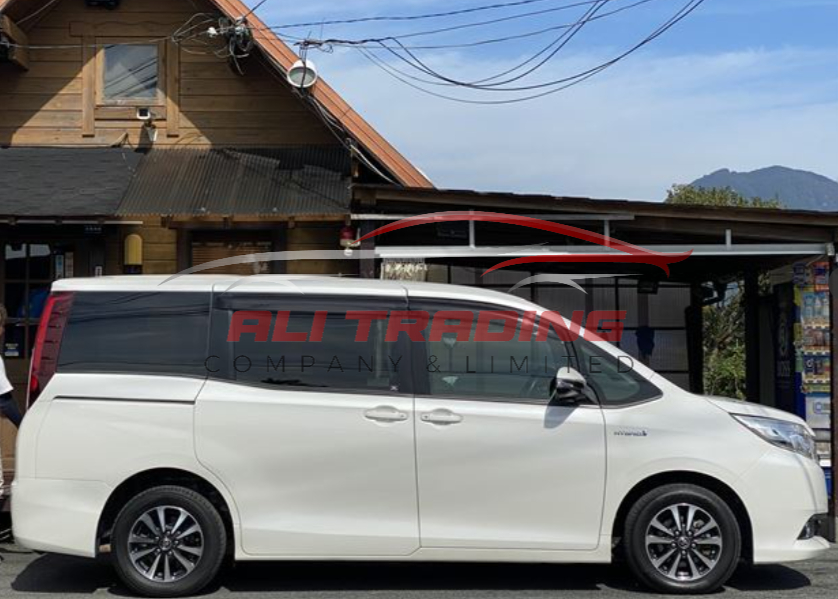 Toyota Noah Hybrid G 2015