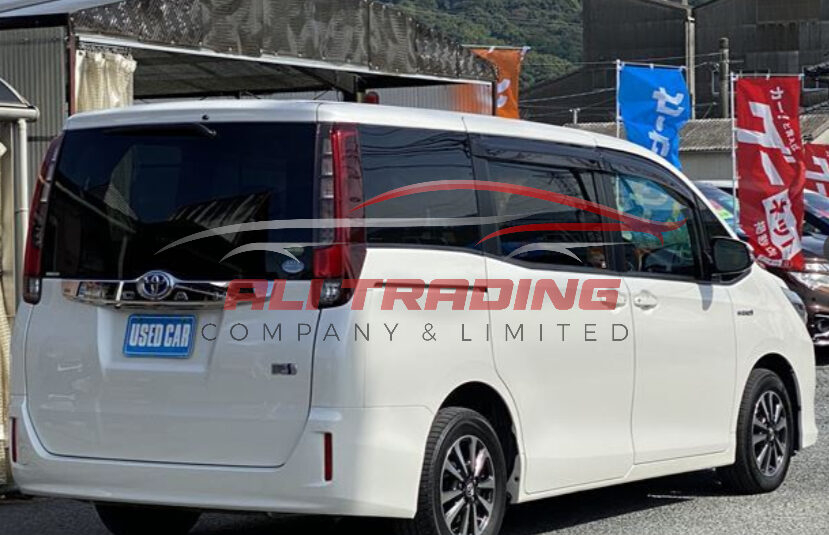 Toyota Noah Hybrid G 2015