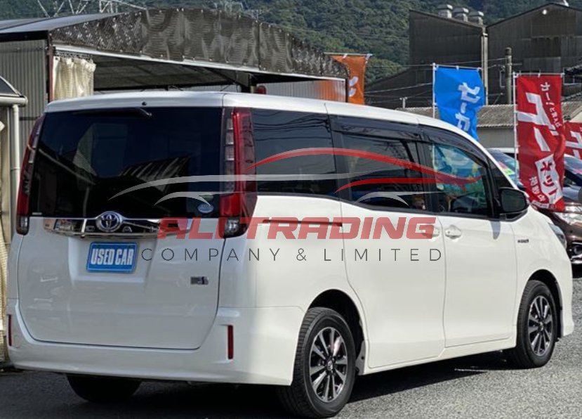 Toyota Noah Hybrid G 2015