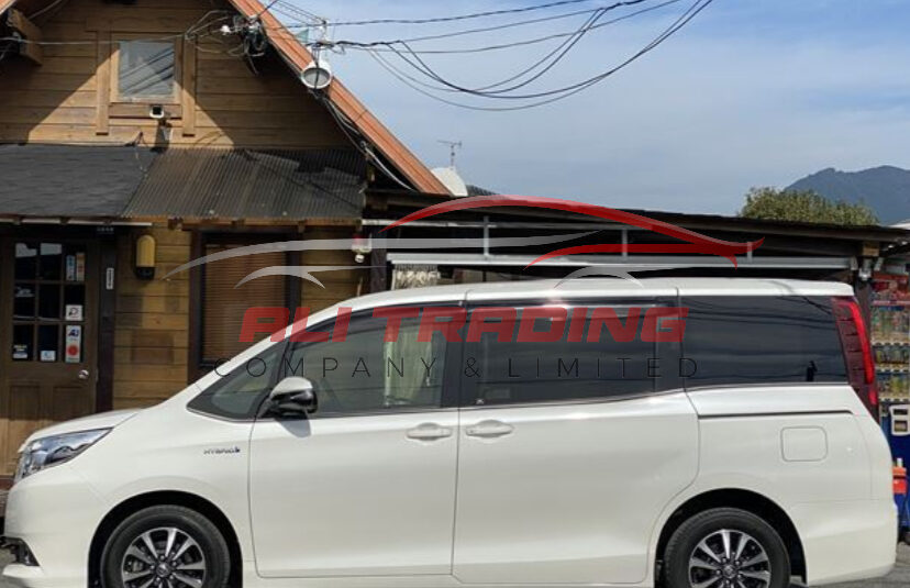 Toyota Noah Hybrid G 2015