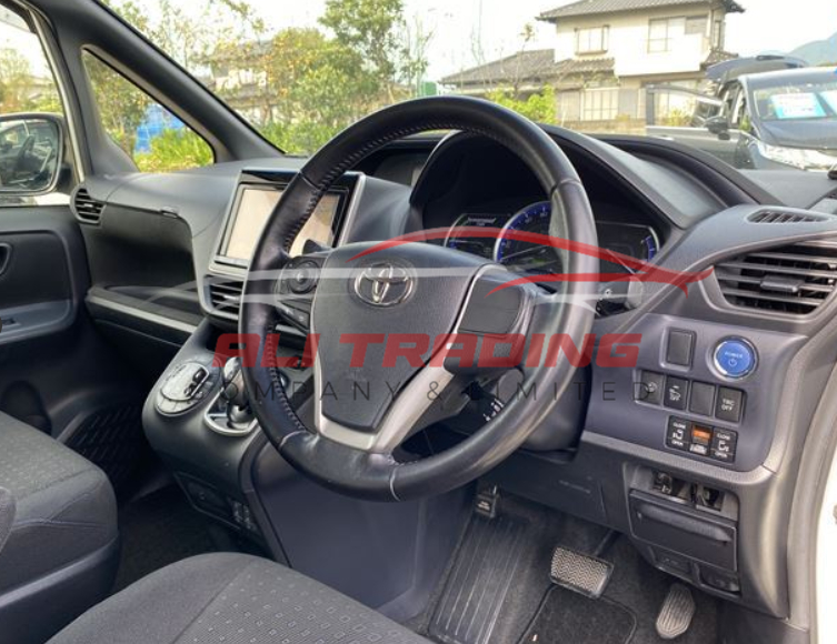 Toyota Noah Hybrid G 2015