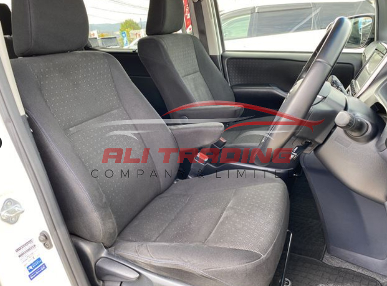 Toyota Noah Hybrid G 2015