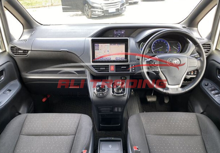 Toyota Noah Hybrid G 2015