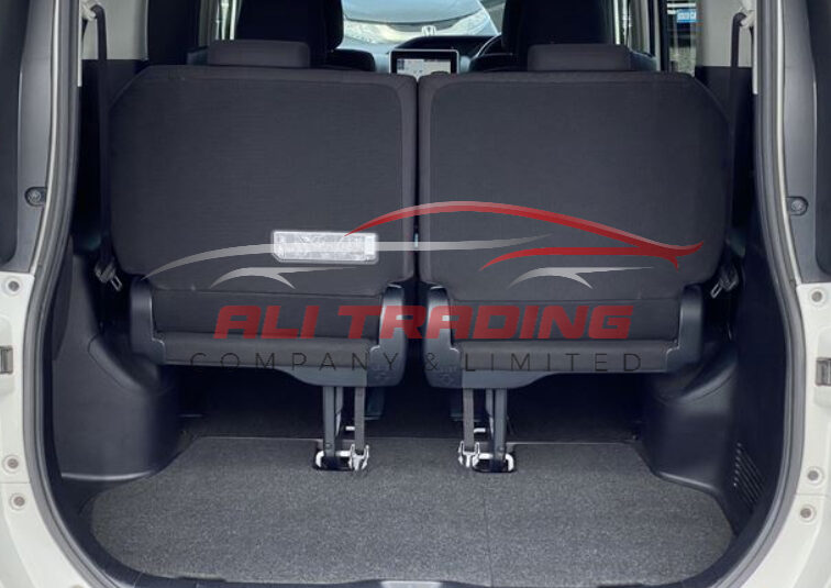 Toyota Noah Hybrid G 2015