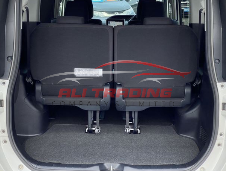 Toyota Noah Hybrid G 2015