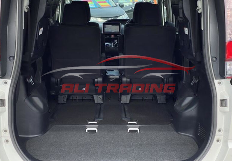 Toyota Noah Hybrid G 2015