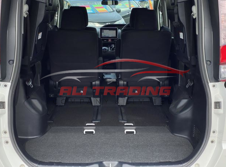 Toyota Noah Hybrid G 2015