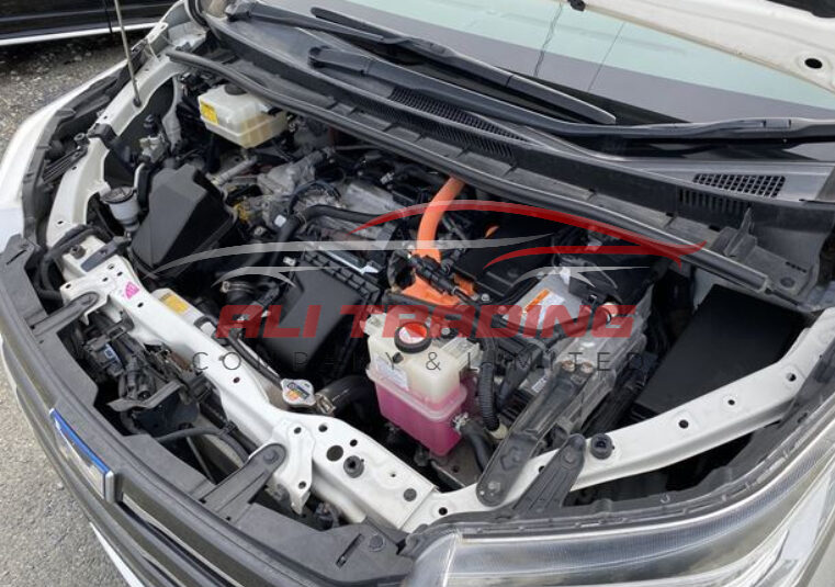 Toyota Noah Hybrid G 2015