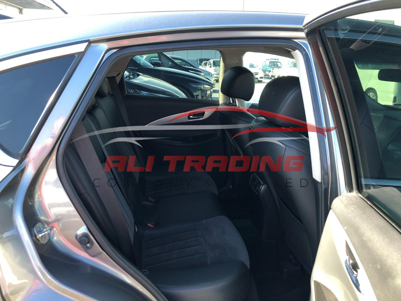 Nissan Skyline Crossover 370GT