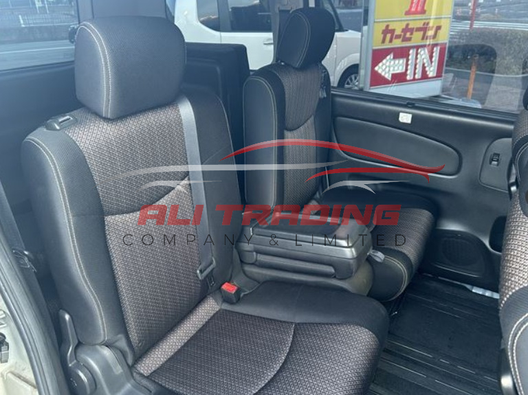 Nissan Serena Highway Star V