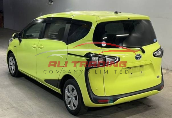Toyota Sienta Hybrid fan Base G