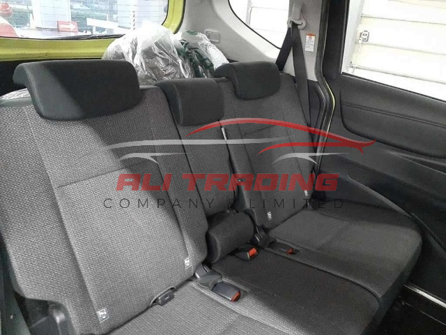 Toyota Sienta Hybrid fan Base G