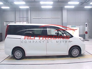Toyota Noah Hybrid X Plus