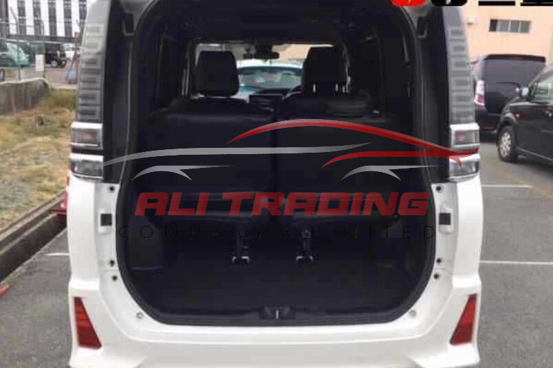 Toyota Voxy – ZS Sparkle