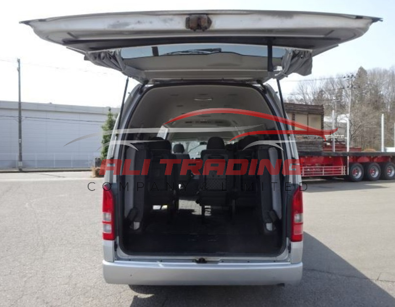 Toyota Hiace Commuter – 4WD