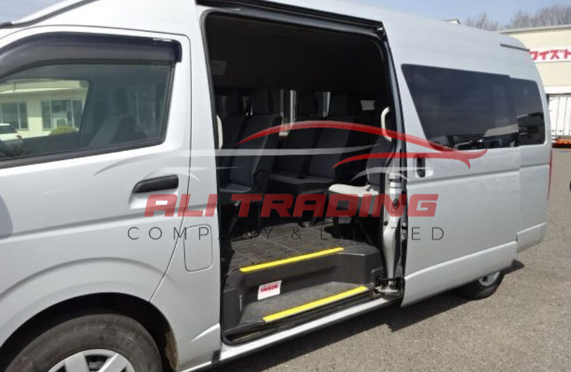 Toyota Hiace Commuter – 4WD