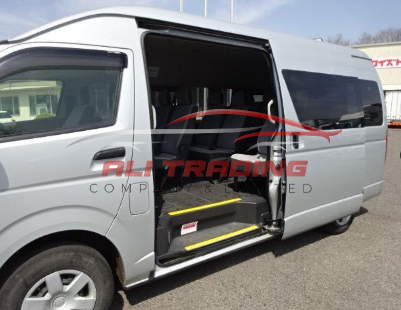 Toyota Hiace Commuter – 4WD