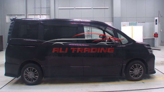 Toyota Voxy ZS