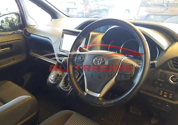 Toyota Voxy ZS
