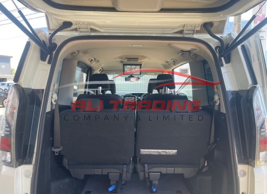 Nissan Serena e-Power Highway Star V