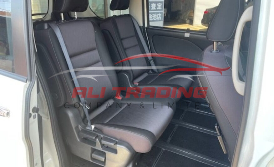 Nissan Serena e-Power Highway Star V