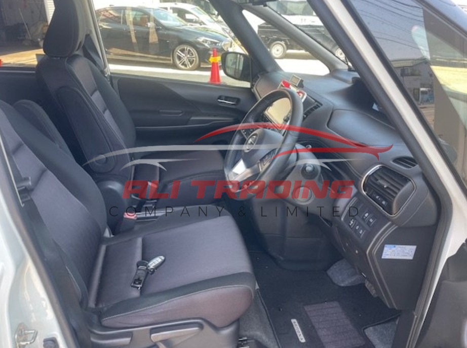 Nissan Serena e-Power Highway Star V