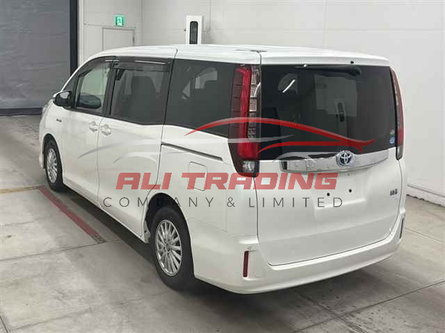 Toyota Noah Hybrid X