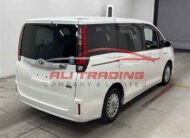 Toyota Noah Hybrid X