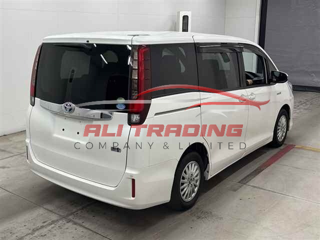 Toyota Noah Hybrid X
