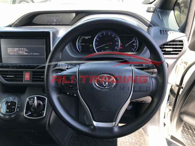 Toyota Noah Hybrid X