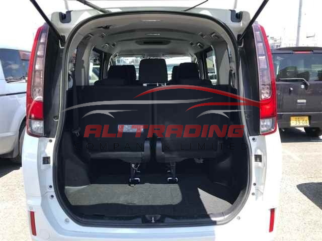 Toyota Noah Hybrid X