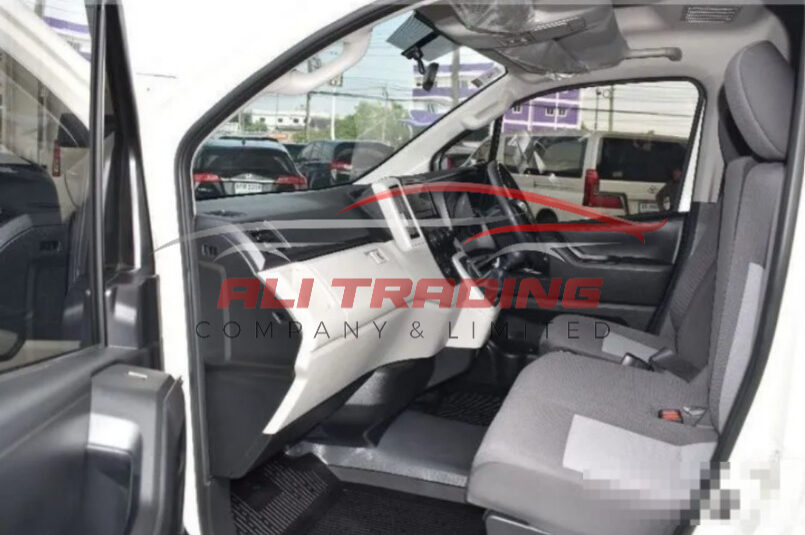 Toyota Hiace Commuter