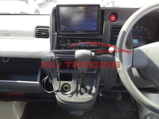 Daihatsu Hijet Cargo – DX 4WD