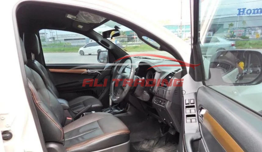 Isuzu D-Max 3.0 Cab-4 Vcross Max Z-Prestige 4WD Pickup
