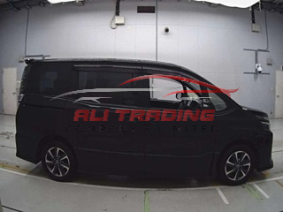 Toyota Voxy ZS