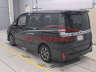 Toyota Voxy ZS